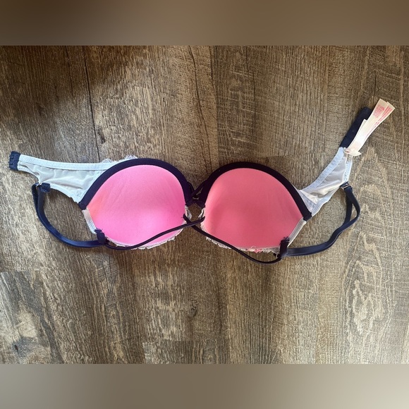 Lace pink Victoria’s Secret date push-up bra - Picture 2 of 3